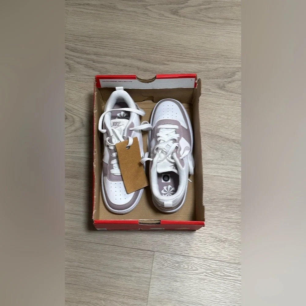 Nike White and Light Purple Kids' Sneakers (Youth 5Y)